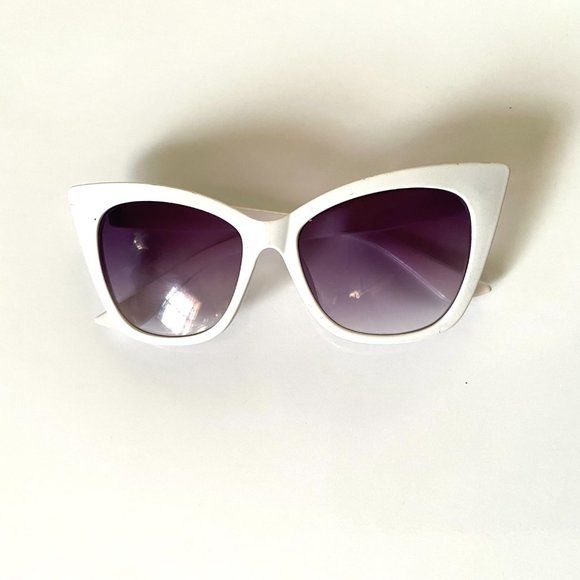 White Cat-Eye Sunglasses - Picture 3 of 3